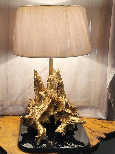 Racine de Hêtre dorée sur socle miroir noir Lampe en Hêtre massif